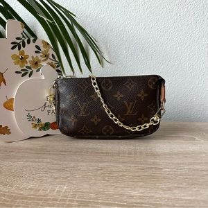 🌷AUTHENTIC Louis Vuitton Pochette Mini🌷